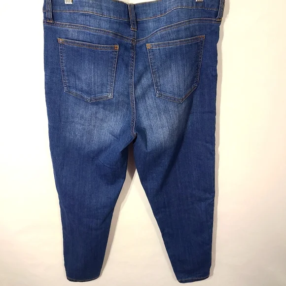 Celebrity Pink Women's Medium Wash Jeans Denim Pants Size 15/32 Distressed - Picture 6 of 7